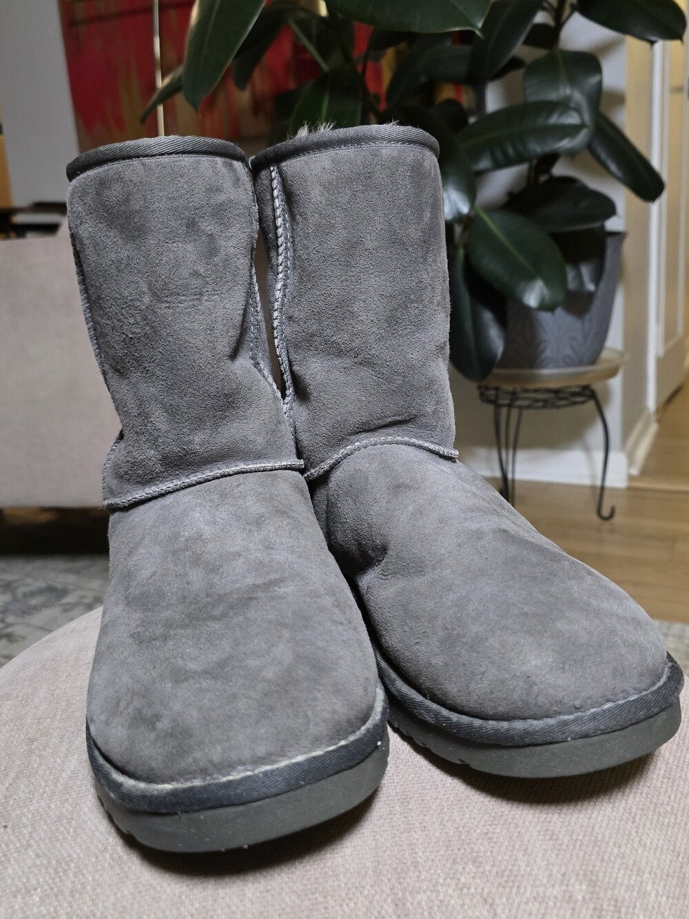 UGG Classic Short Grey Suede Boots Shearling Lined Womens Size 9 5825